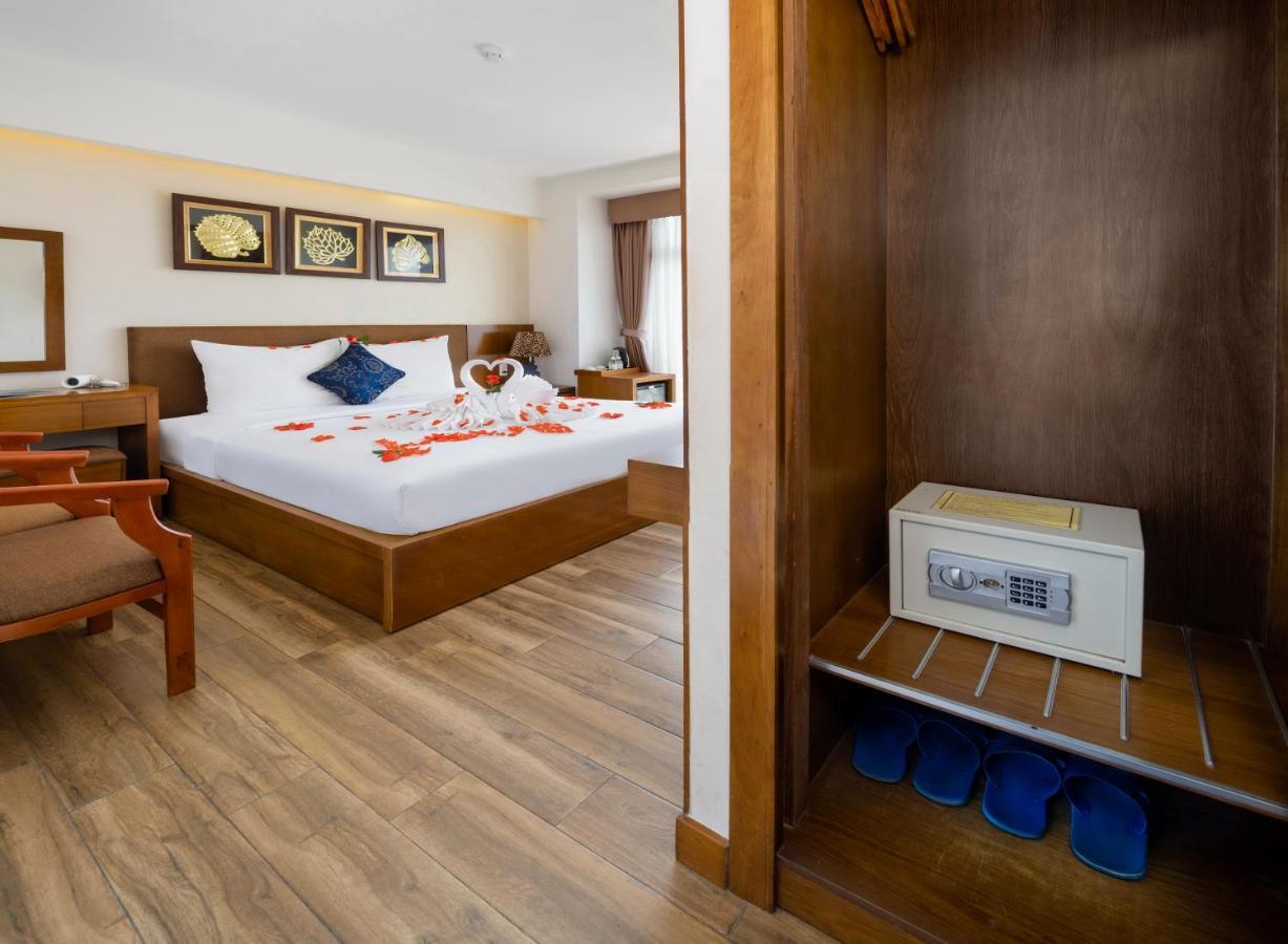 Saphia Hotel На Транг Екстериор снимка